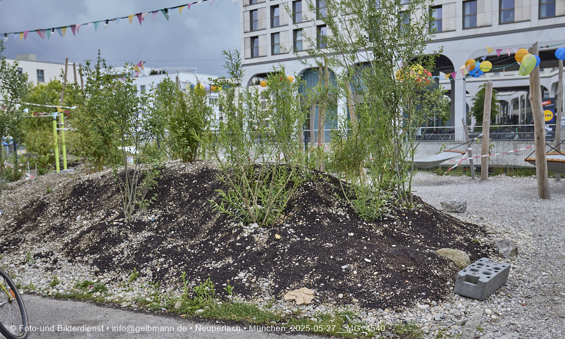 27.05.2025 - Bauarbeiten an den Freiflächen vom Perlach Plaza 
