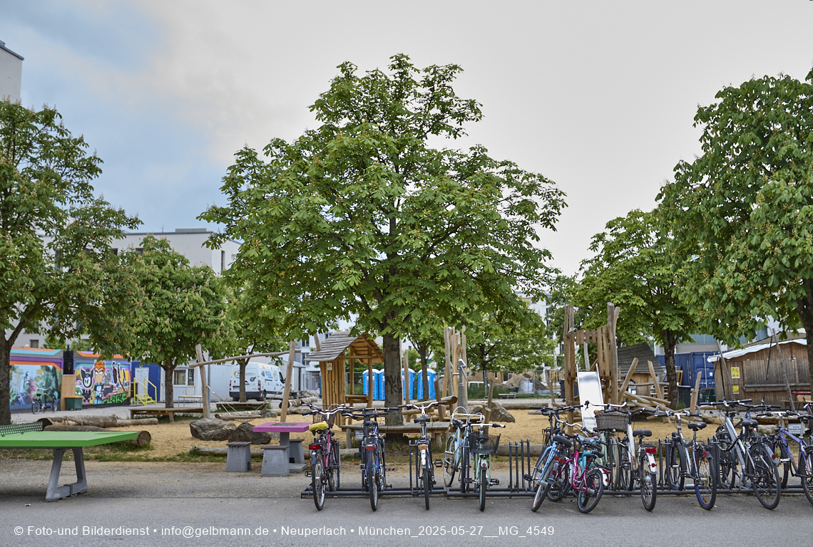 27.05.2025 - Bauarbeiten an den Freiflächen vom Perlach Plaza 