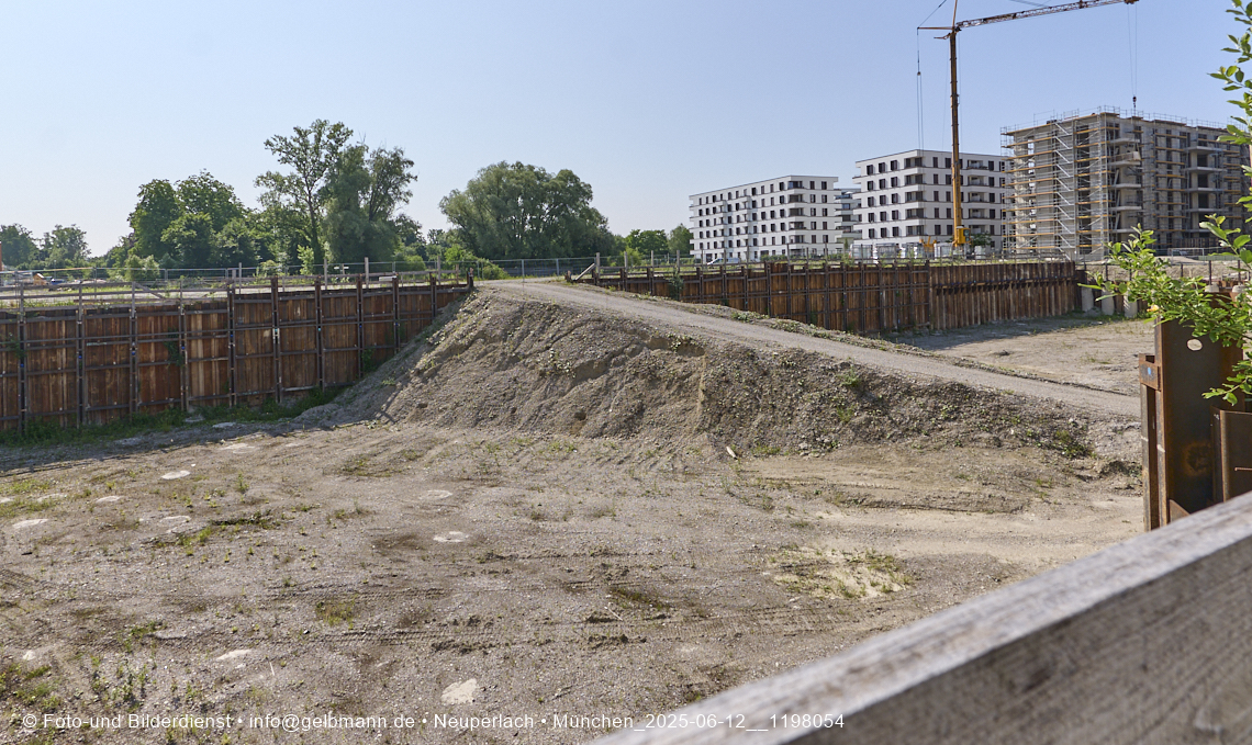 12.06.2025 - Alexisquartier_mit_Wohnanlage Karl-Marx-Ring 52-62 und das Marx-Zentrum in Neuperlach