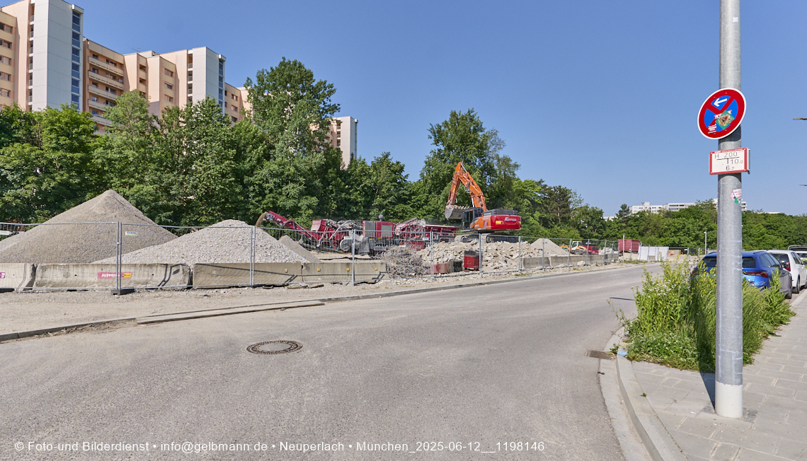 12.06.2025 - Alexisquartier_mit_Wohnanlage Karl-Marx-Ring 52-62 und das Marx-Zentrum in Neuperlach