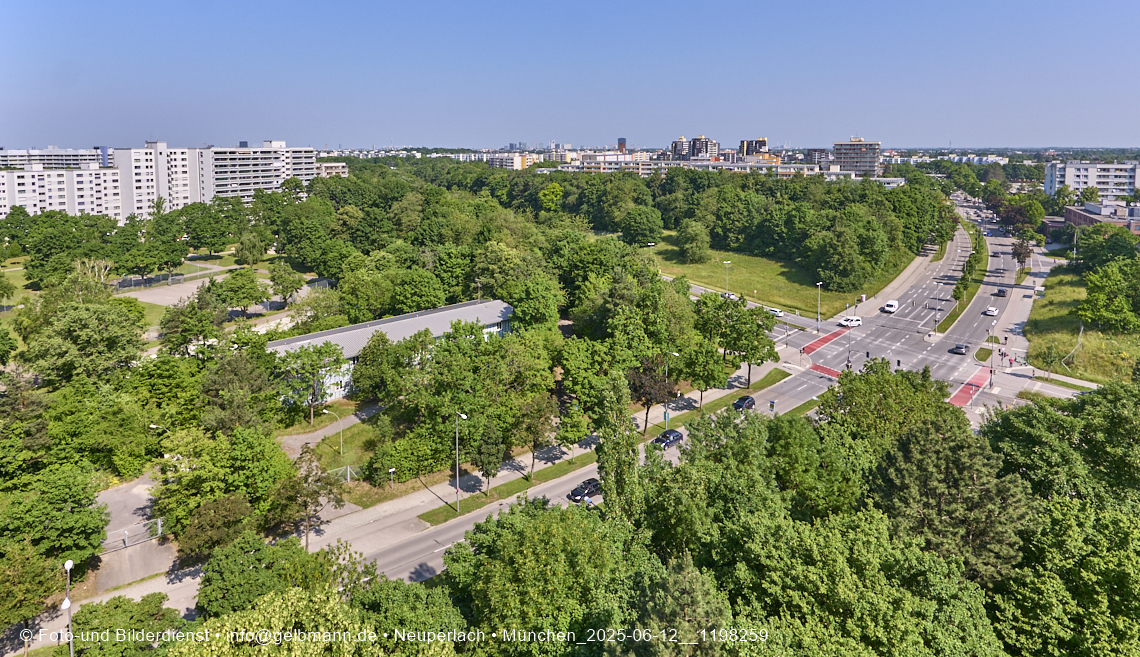 12.06.2025 - Alexisquartier_mit_Wohnanlage Karl-Marx-Ring 52-62 und das Marx-Zentrum in Neuperlach