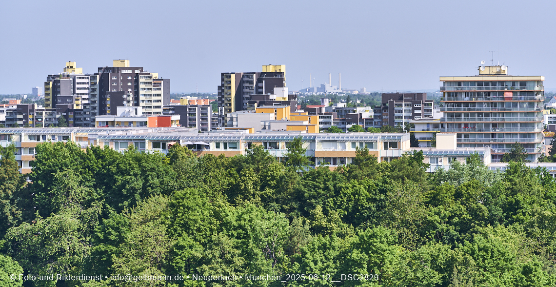 12.06.2025 - Alexisquartier_mit_Wohnanlage Karl-Marx-Ring 52-62 und das Marx-Zentrum in Neuperlach