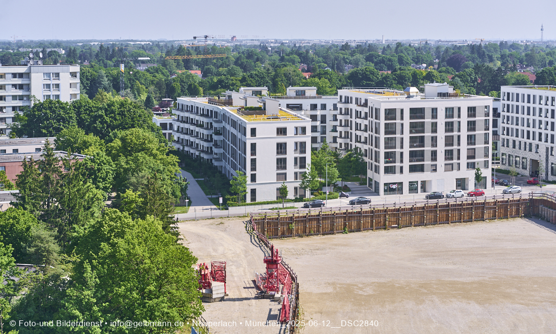 12.06.2025 - Alexisquartier_mit_Wohnanlage Karl-Marx-Ring 52-62 und das Marx-Zentrum in Neuperlach