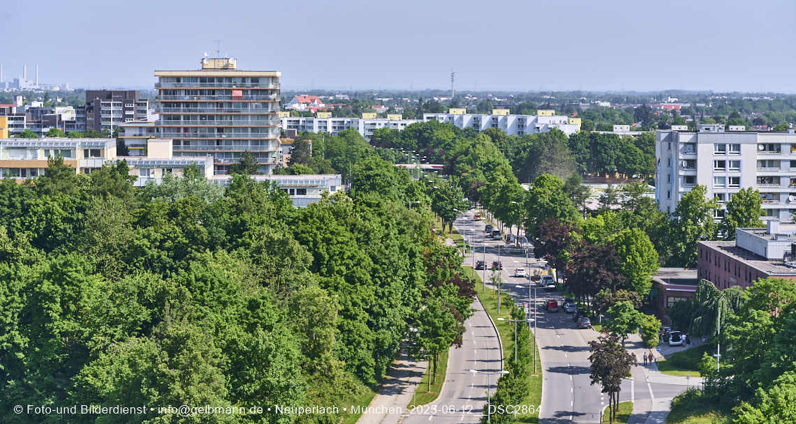 12.06.2025 - Alexisquartier_mit_Wohnanlage Karl-Marx-Ring 52-62 und das Marx-Zentrum in Neuperlach