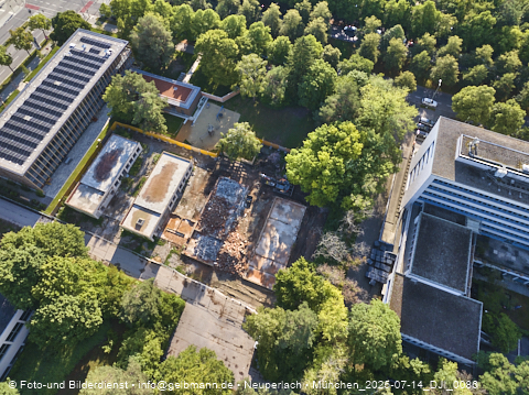 14.07.2025 - Abrissarbeiten des alten Kindergartens an der Heinrich-Wieland-Straße 3 in Neuperlach