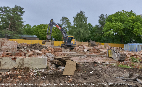 21.07.2025 - Abriss des alten Kindergartens in Neuperlach