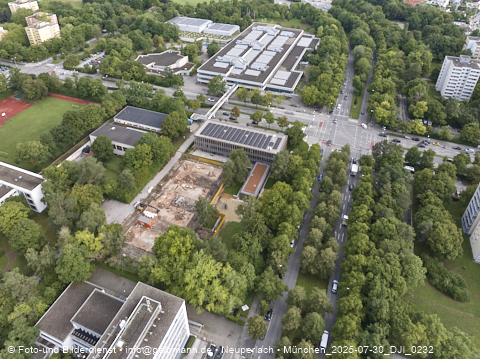 30.07.2025 - Abriss der alten Kindergarten-Flachbauten an der Heinrich-Wieland-Straße in Neuperlach