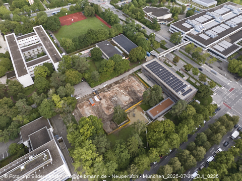 30.07.2025 - Abriss der alten Kindergarten-Flachbauten an der Heinrich-Wieland-Straße in Neuperlach