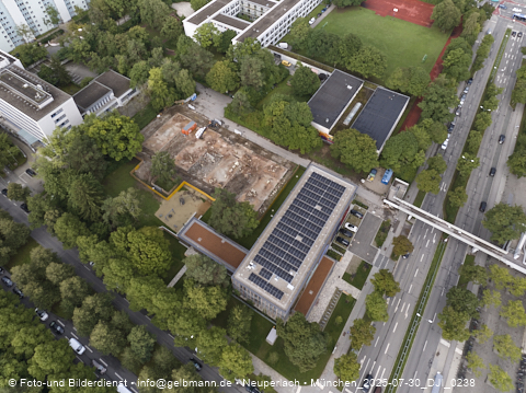 30.07.2025 - Abriss der alten Kindergarten-Flachbauten an der Heinrich-Wieland-Straße in Neuperlach