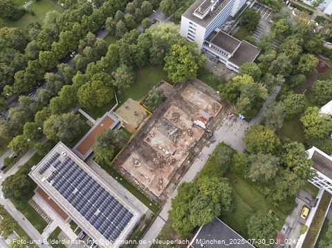30.07.2025 - Abriss der alten Kindergarten-Flachbauten an der Heinrich-Wieland-Straße in Neuperlach