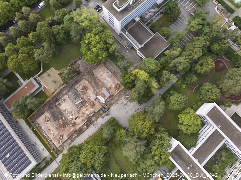 30.07.2025 - Abriss der alten Kindergarten-Flachbauten an der Heinrich-Wieland-Straße in Neuperlach