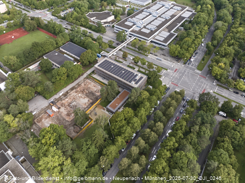 30.07.2025 - Abriss der alten Kindergarten-Flachbauten an der Heinrich-Wieland-Straße in Neuperlach