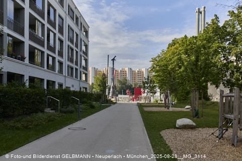 28.08.2025 - DEMOS-Baustelle und BayernHeim-Baustelle Alexiqauartier und BayernHeim in Neuperlach