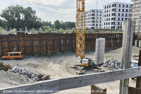 28.08.2025 - DEMOS-Baustelle und BayernHeim-Baustelle Alexiqauartier und BayernHeim in Neuperlach