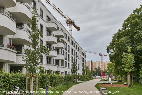 30.08.2025 - DEMOS-Baustelle und BayernHeim-Baustelle Alexiqauartier und BayernHeim in Neuperlach