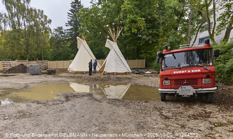11.10.2025 - Indianerzelte für den Kinderspielplatz des neuen Haus für Kinder in Neuperlach