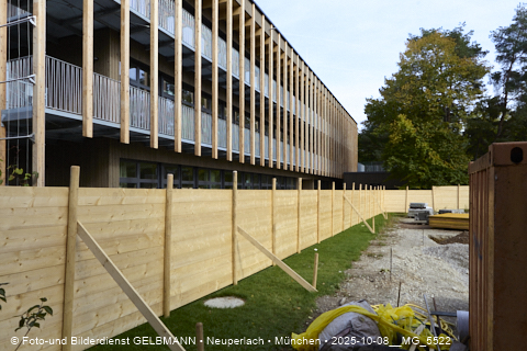 11.10.2025 - Indianerzelte für den Kinderspielplatz des neuen Haus für Kinder in Neuperlach