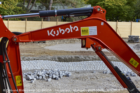 11.10.2025 - Indianerzelte für den Kinderspielplatz des neuen Haus für Kinder in Neuperlach