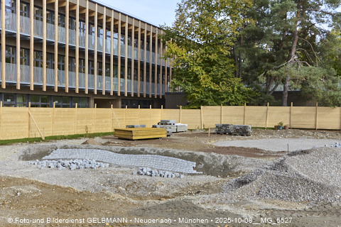 11.10.2025 - Indianerzelte für den Kinderspielplatz des neuen Haus für Kinder in Neuperlach