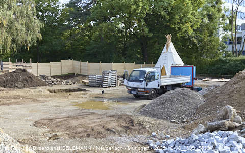 11.10.2025 - Indianerzelte für den Kinderspielplatz des neuen Haus für Kinder in Neuperlach