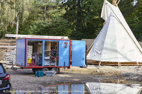 11.10.2025 - Indianerzelte für den Kinderspielplatz des neuen Haus für Kinder in Neuperlach