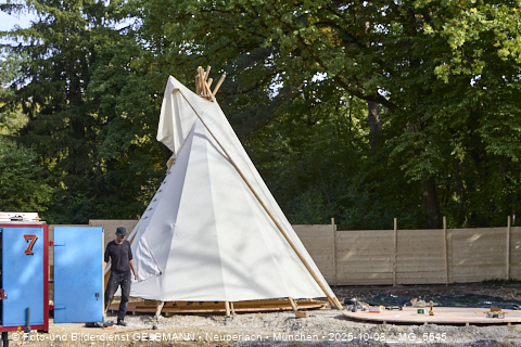 11.10.2025 - Indianerzelte für den Kinderspielplatz des neuen Haus für Kinder in Neuperlach
