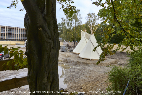 11.10.2025 - Indianerzelte für den Kinderspielplatz des neuen Haus für Kinder in Neuperlach