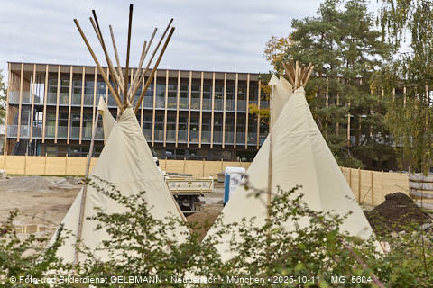 11.10.2025 - Indianerzelte für den Kinderspielplatz des neuen Haus für Kinder in Neuperlach