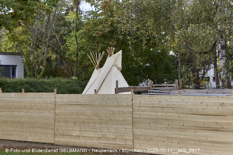 11.10.2025 - Indianerzelte für den Kinderspielplatz des neuen Haus für Kinder in Neuperlach