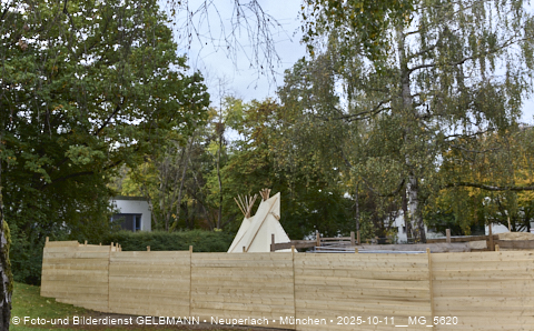 11.10.2025 - Indianerzelte für den Kinderspielplatz des neuen Haus für Kinder in Neuperlach