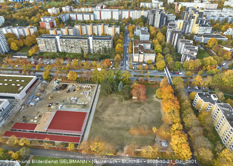 21.102025 - Baustelle und neuer Sportplatz an der Grundschule am Karl-Marx-Ring in Neuperlach