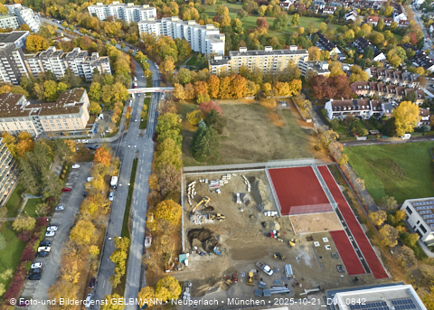 21.102025 - Baustelle und neuer Sportplatz an der Grundschule am Karl-Marx-Ring in Neuperlach