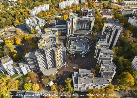 21.10.2025 - Marx-Zentrum und Karl-Marx-Ring 52-62 mit Umgebung in Neuperlach