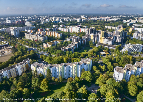 21.10.2025 - Marx-Zentrum und Karl-Marx-Ring 52-62 mit Umgebung in Neuperlach