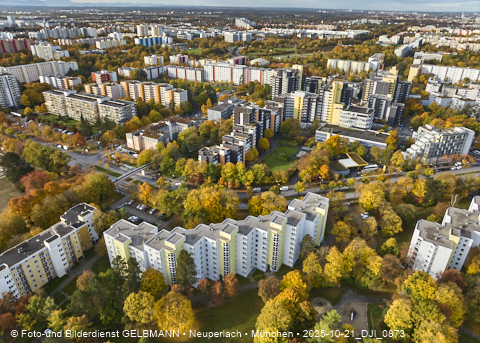 21.10.2025 - Marx-Zentrum und Karl-Marx-Ring 52-62 mit Umgebung in Neuperlach