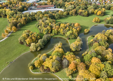 21.10.2025 - der Ostpark mit See und Biergarten im Herbst 2025