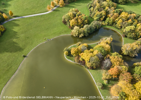 21.10.2025 - der Ostpark mit See und Biergarten im Herbst 2025