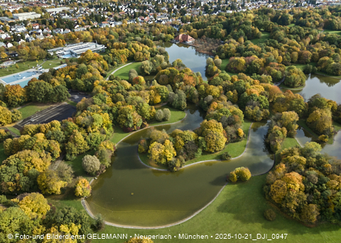 21.10.2025 - der Ostpark mit See und Biergarten im Herbst 2025