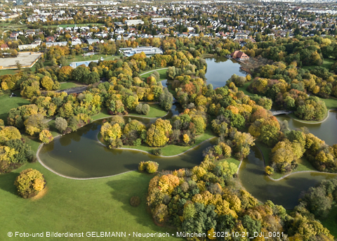 21.10.2025 - der Ostpark mit See und Biergarten im Herbst 2025
