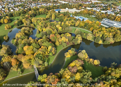 21.10.2025 - der Ostpark mit See und Biergarten im Herbst 2025