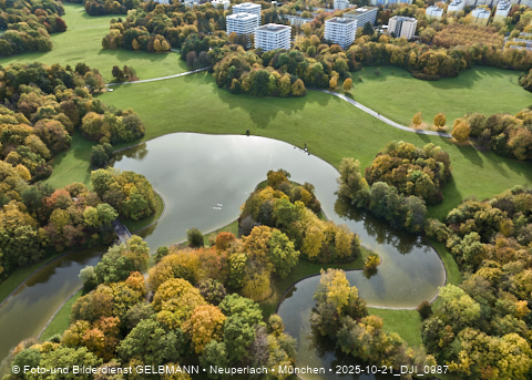 21.10.2025 - der Ostpark mit See und Biergarten im Herbst 2025