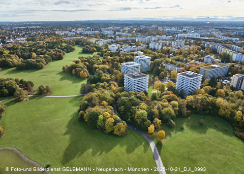 21.10.2025 - der Ostpark mit See und Biergarten im Herbst 2025