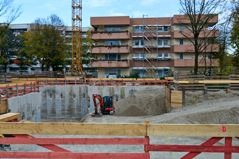 24.10.2019 - Der Kran steht und hat mit der Arbeit begonnen