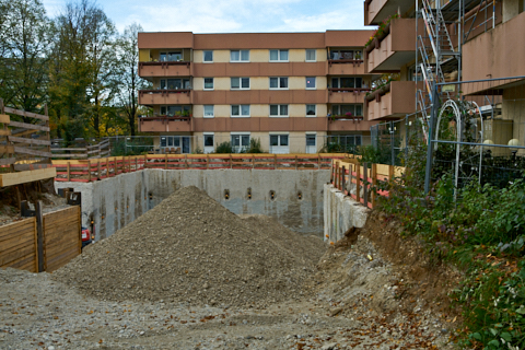 24.10.2019 - Der Kran steht und hat mit der Arbeit begonnen