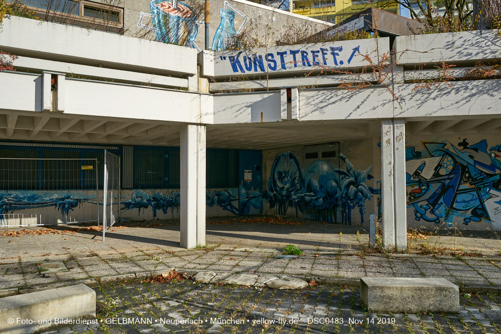 14.11.2019 - Das Quiddezentrum kurz vor dem Abriss in Neuperlach
