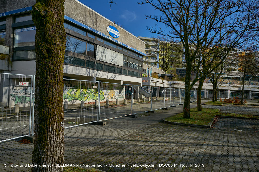 14.11.2019 - Das Quiddezentrum kurz vor dem Abriss in Neuperlach