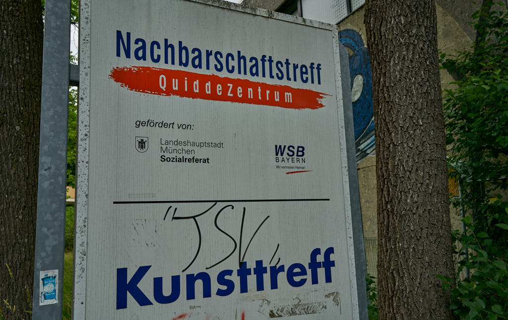 02.07.2021 - Maschendrahtzaun um das Alexisquartier in Neuperlach