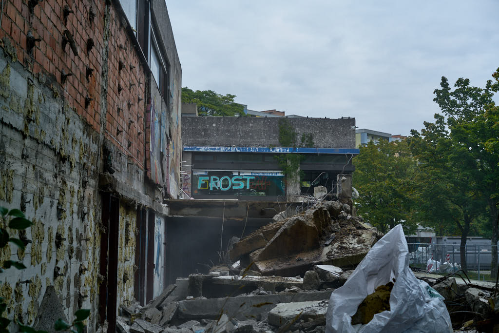 21.09.2021 - Die Abrissarbeiten haben begonnen