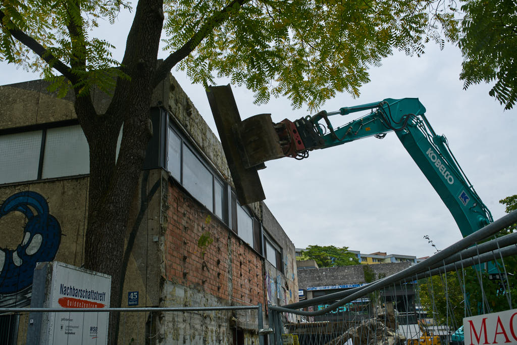 21.09.2021 - Die Abrissarbeiten haben begonnen