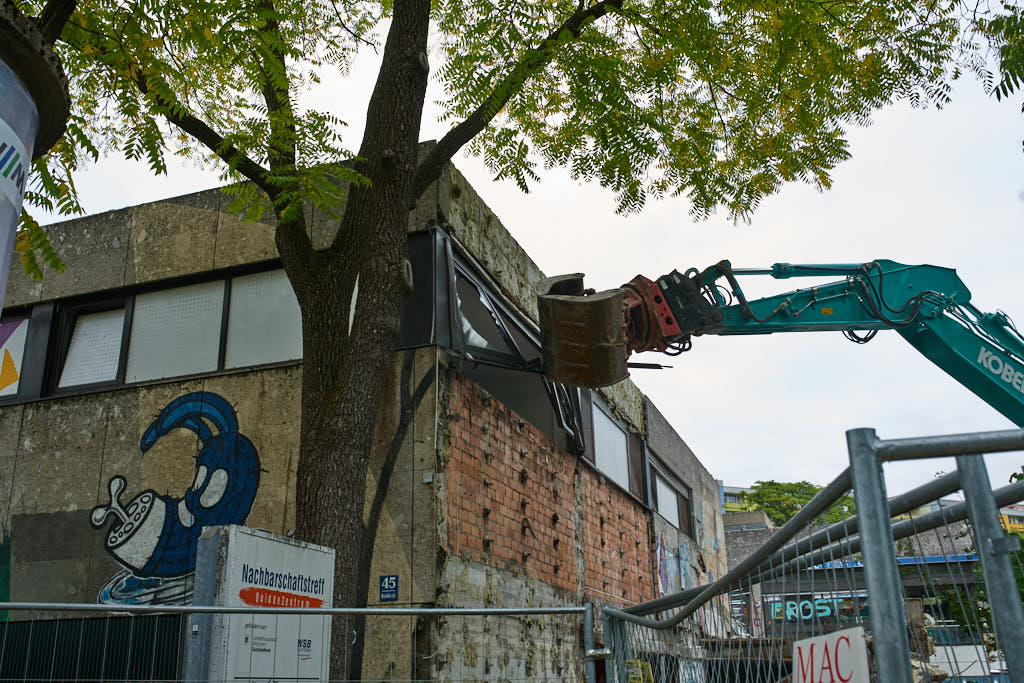 21.09.2021 - Die Abrissarbeiten haben begonnen